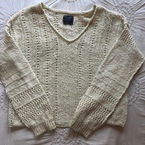 ABERCROMBIE WHITE KNIT BEACH SWEATER